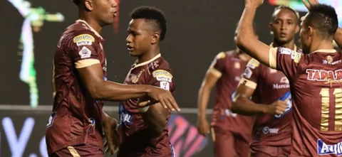 Tolima se impuso 1-2 frente a Deportivo Cali. / Foto: VizzorImage - Gabriel Aponte