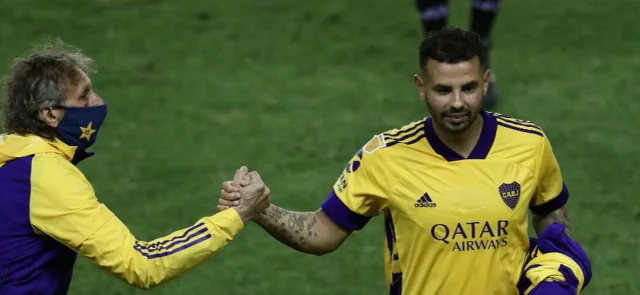 Edwin Cardona fue protagonista en la victoria de Boca sobre Lanús / Foto AFP