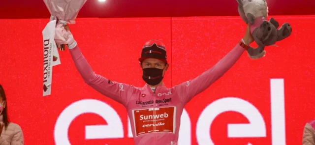 Wilco Kelderman conservó la 'maglia' rosa, tras la etapa 19. / Foto: AFP