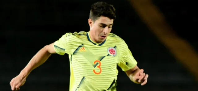 Stefan Medina, jugador de la selección Colombia. / Foto: VizzorImage - Nelson Ríos