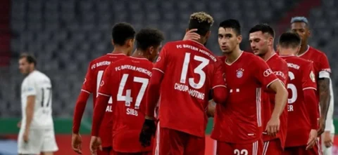 Choupo Moting fue la figura del juego/ AFP