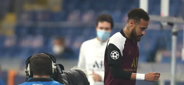 Neymar sale lesionado del juego en Champions / Foto AFP