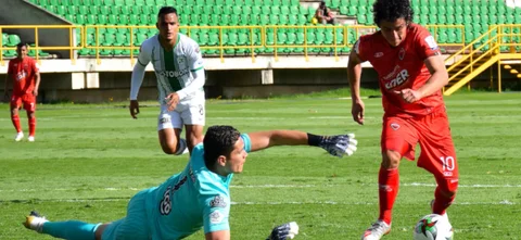 Nacional cayó 2-1 frente a Patriotas. / Foto: VizzorImage - Edward Leguizamón