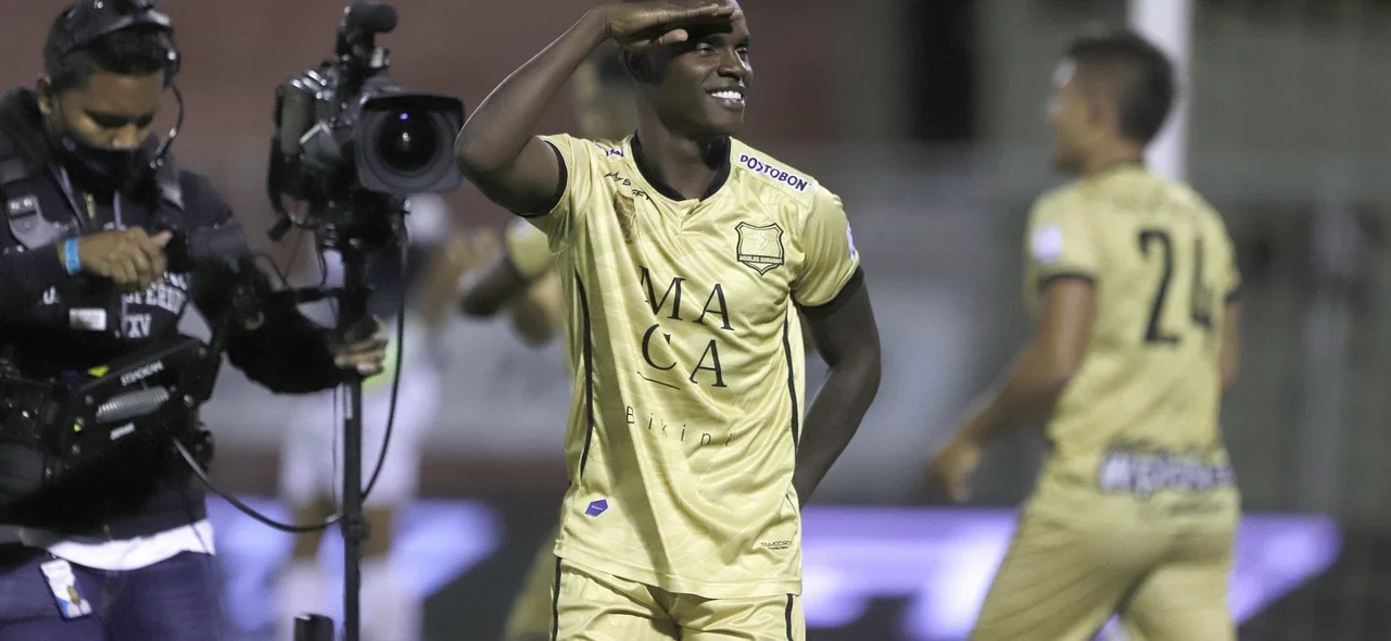 Celebración del gol de la victoria de Águilas Doradas sobre Pereira / Foto VizzorImage