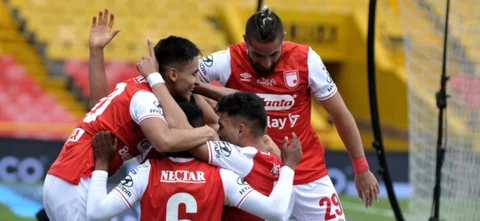 Santa Fe llegó a 27 unidades en la tabla de posiciones. / Foto: VizzorImage - Luis Ramírez.