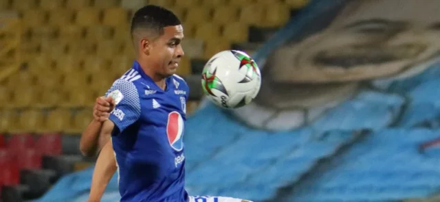 Stiven Vega jugaría en el puesto de lateral/ Vizzorimage