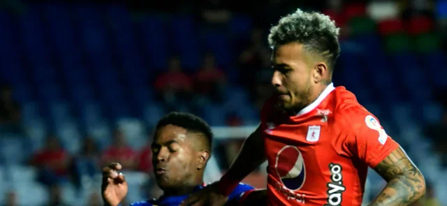 Vergara y Viáfara en juego de Liga en 2019 / Foto VizzorImage