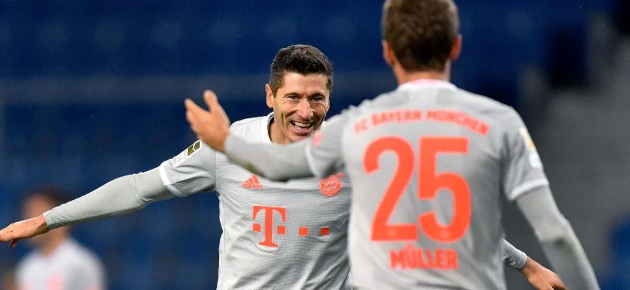 Müller y Lewandowski marcaron los goles del triunfo / AFP