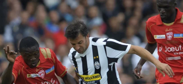 Alessandro Del Piero ante Nancy, hoy equipo de la segunda división de Francia / Foto AFP