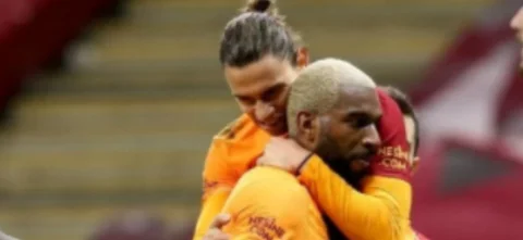 Ryan Babel marcó el gol del triunfo / AFP