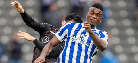 Jhon Córdoba jugó los 90 minutos / AFP