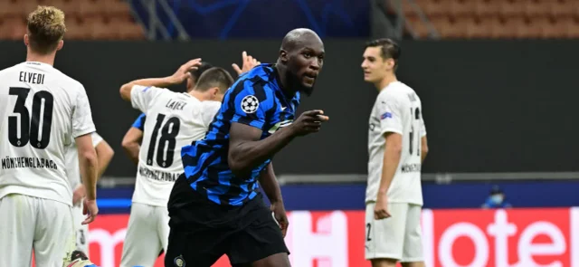 Lukaku celebra el gol del empate ante Mönchengladbach / Foto AFP