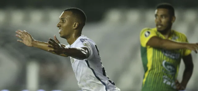 Lucas Braga celebra la victoria ante Defensa y Justicia / Foto AFP