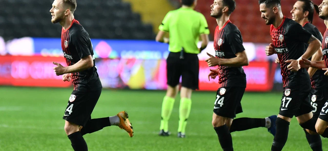 Gaziantep celebra el segundo gol ante Besiktas/ Foto AFP