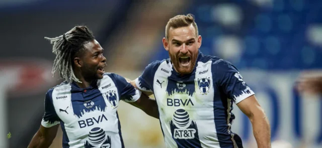 Avilés Hurtado celebrando el gol de Janssen / Foto AFP
