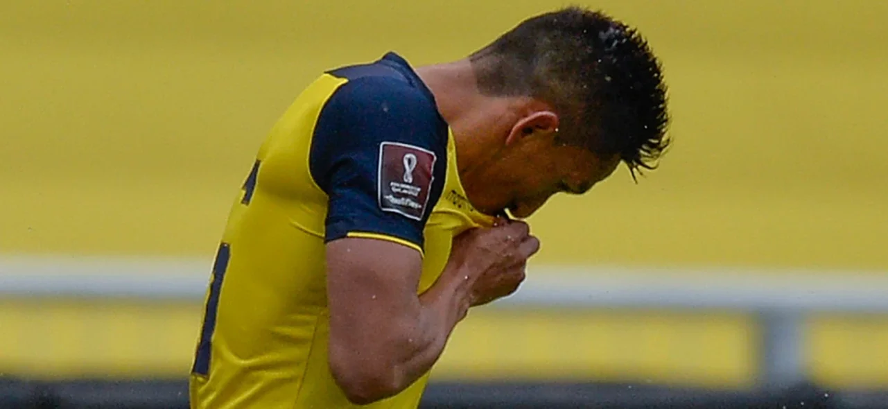 Ángel Mena marcó y dio 2 asistencias en el triunfo 6-1 frente a Colombia. / Foto: AFP