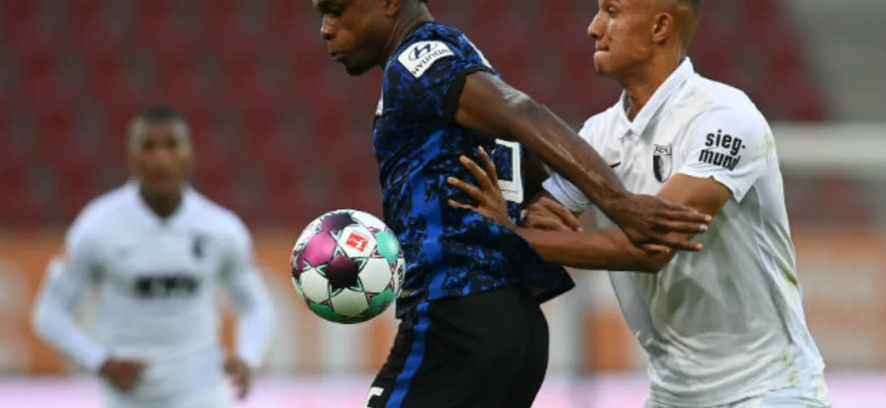 John Cordoba en la victoria de Hertha Berlín sobre Augsburgo / Foto AFP