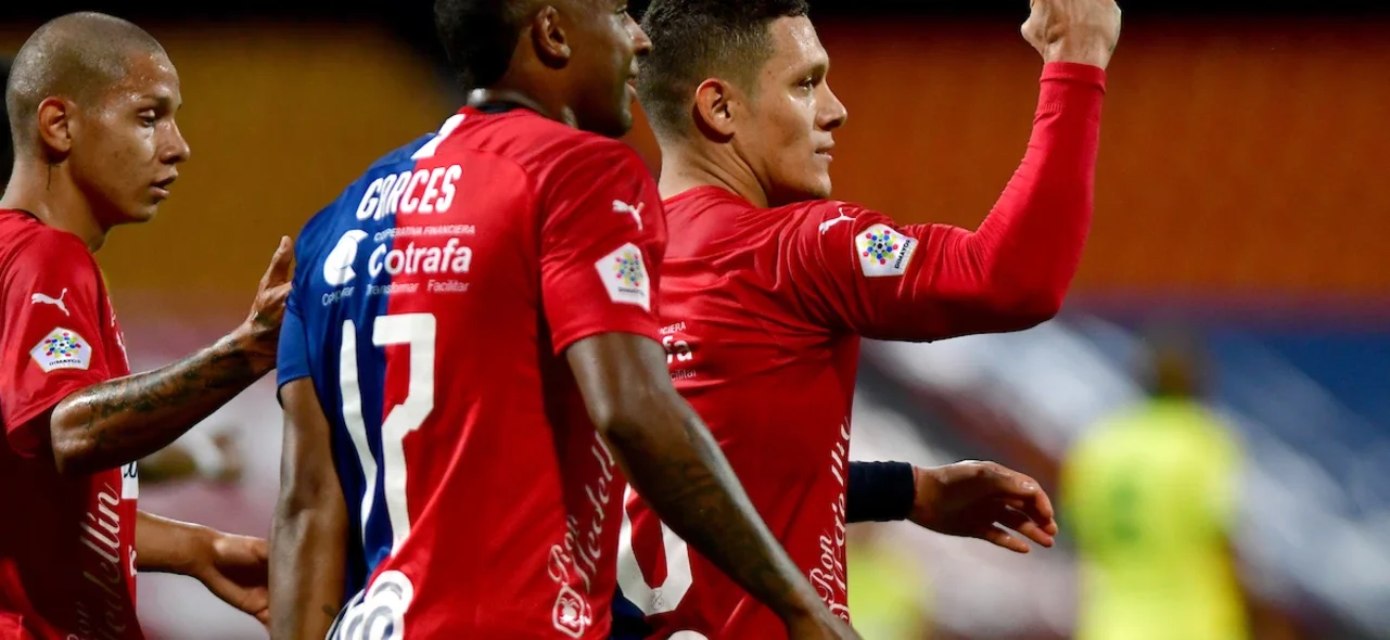 El 'poderoso' celebró en casa | Foto: VizzorImage / Luis Benavides