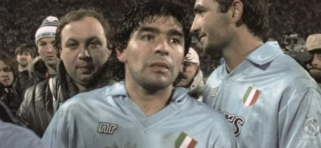 Maradona ganó 5 títulos con Nápoli/ AFP