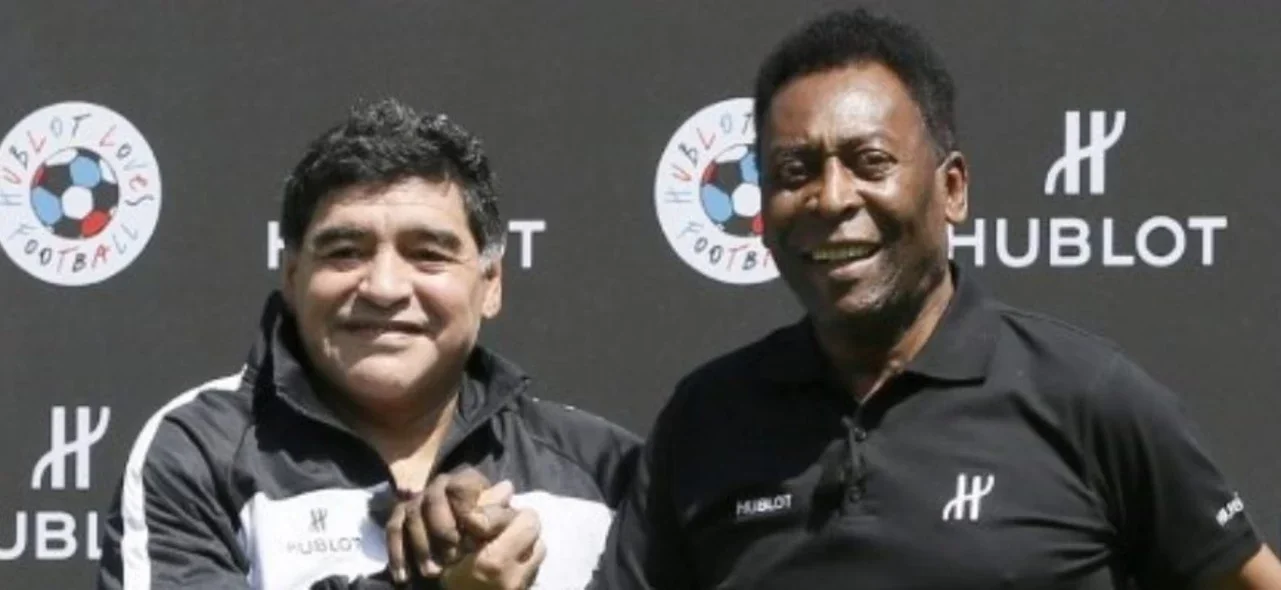 Maradona y Pelé, leyendas del fútbol/ AFP