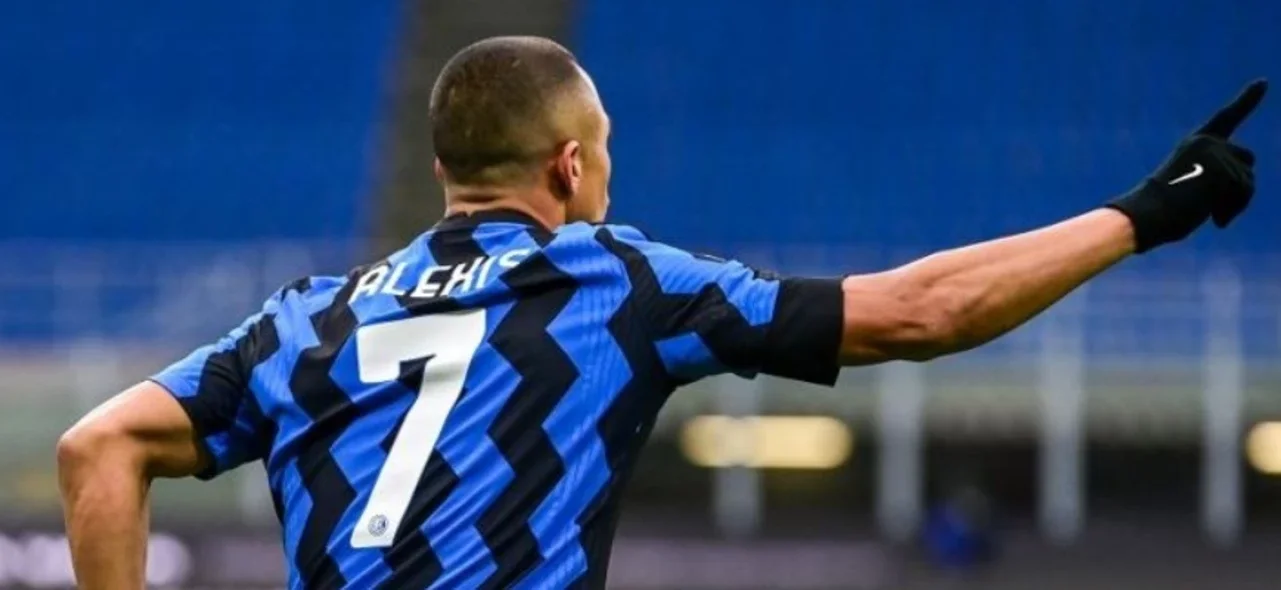 Alexis Sánchez celebra ante Sassuolo / Foto AFP