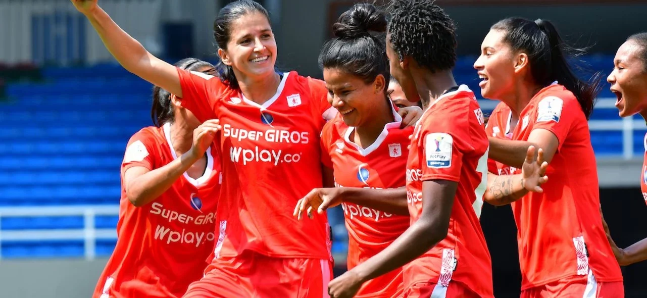 América celebra la victoria ante Junior / Foto @DiablasRojas