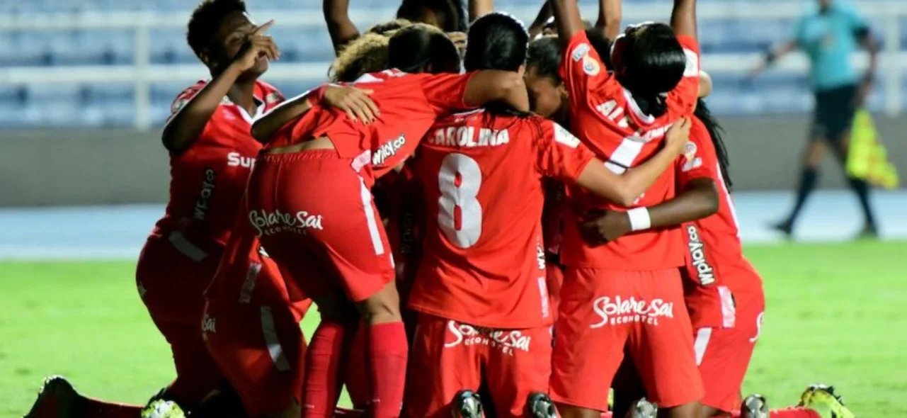 América celebró en casa | Foto: VizzorImage / Nelson Ríos