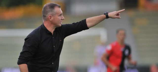 Jorge Artigas no va más como técnico de Cúcuta | Foto: VizzorImage / Ricardo Vejarano