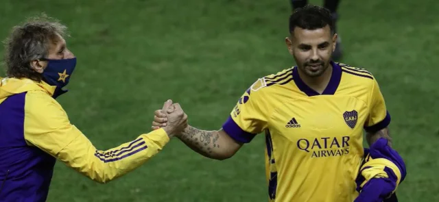 Cardona fue una de las figuras en la victoria de Boca / AFP