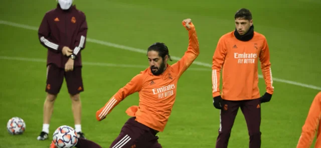 Entrenamiento de Real Madrid previo a un juego de Champions / Foto AFP