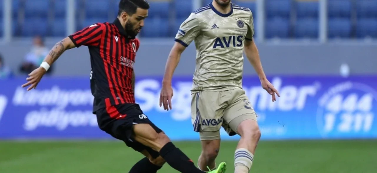 Gençlerbirliği 1-4 Fenerbahce / Foto AFP