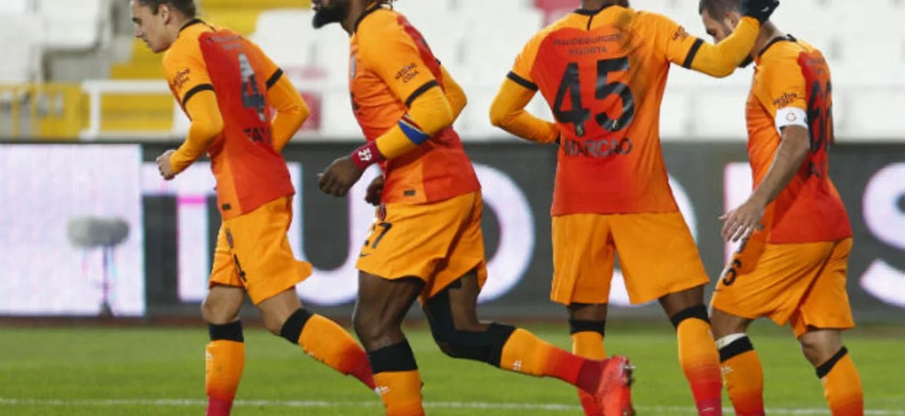 Galatasaray celebra el primer gol ante Sivasspor / Foto AFP
