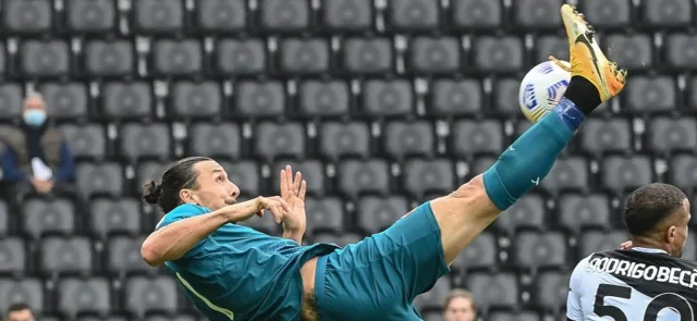 Ibrahimovic se lució con una chilena / AFP