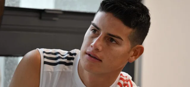 James, durante una sesión de recuperación / AFP