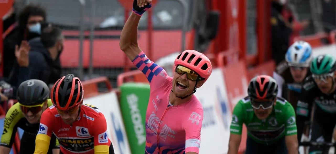 El danés Magnus Cort Nielsen celebra el triunfo en la etapa 16 de la Vuelta a España / Foto AFP