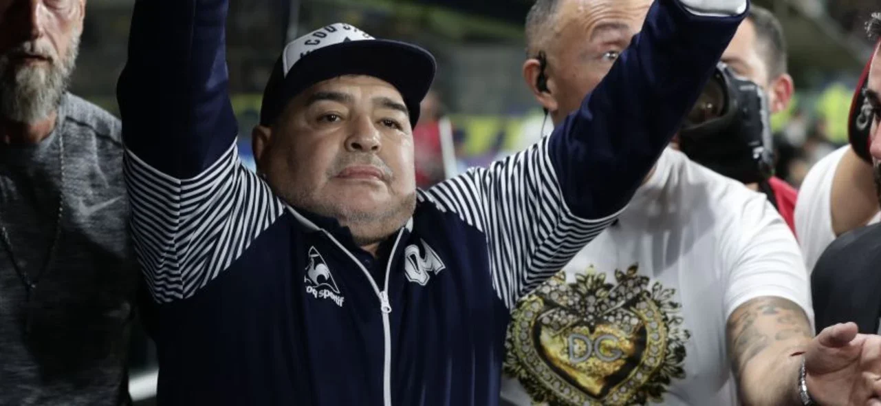 Maradona avanza en su recuperación / AFP