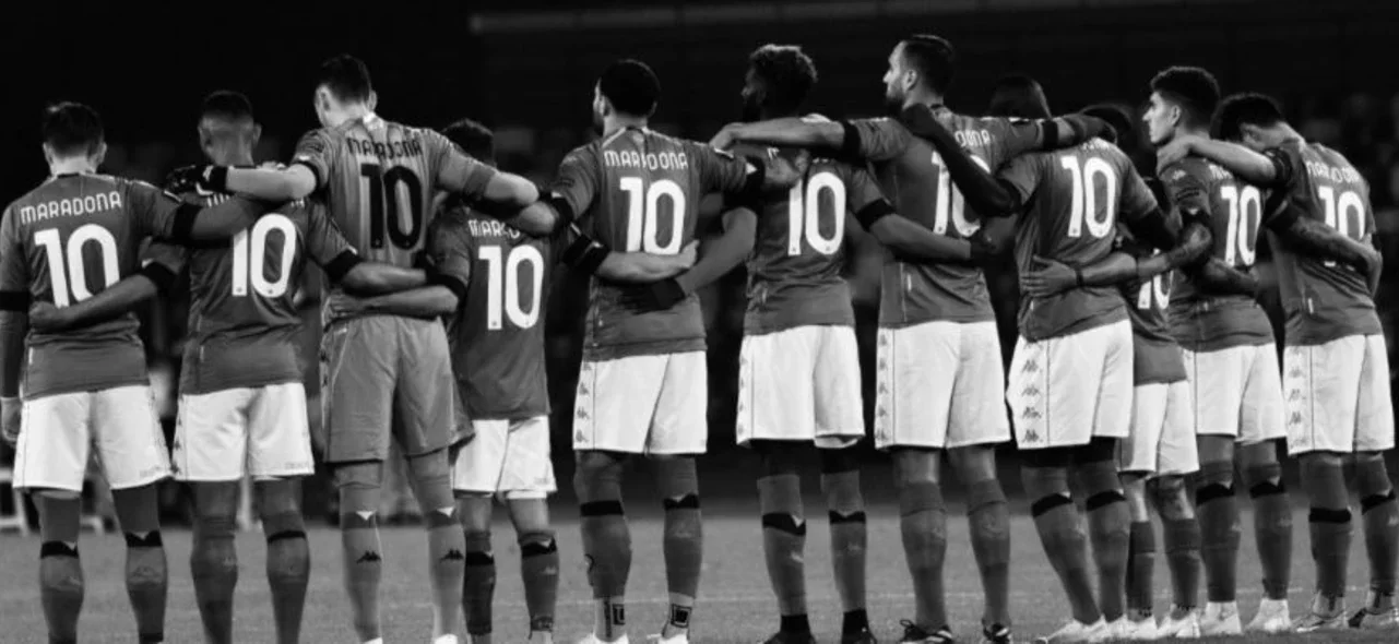 Nápoli rindió un homenaje a su ídolo, Maradona / Foto Nápoli