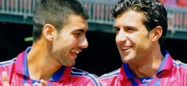 Pep Guardiola compartiendo con Luis Figo en Barcelona / Foto AFP