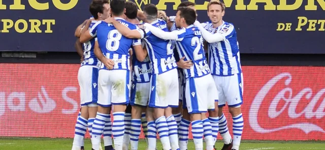 Real Sociedad celebra la victoria y el liderato de LaLiga / Foto AFP