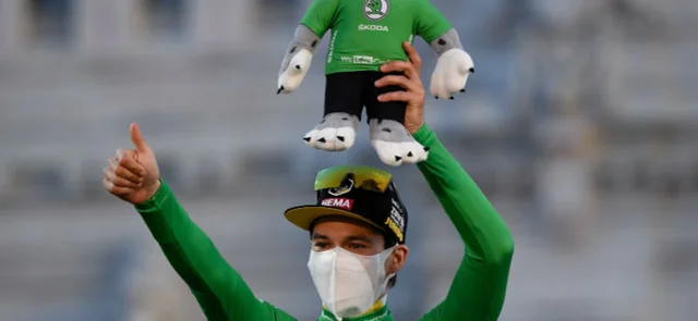 Roglic celebra su segundo título consecutivo de la Vuelta a España / Foto AFP