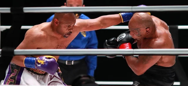 Mike Tyson en su regreso a los cuadriláteros / Foto AFP