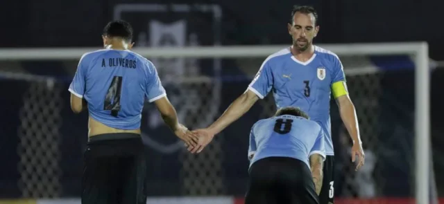 Uruguay viene de caer frente a Brasil / AFP