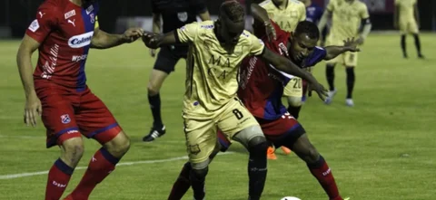 Águilas Doradas derrotó 2-1 a Medellín. / Foto: VizzorImage - Juan Augusto Cardona
