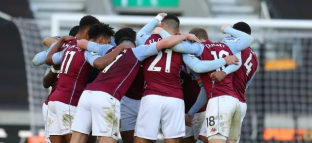 Aston Villa se mantiene en la mitad de la tabla/ AFP