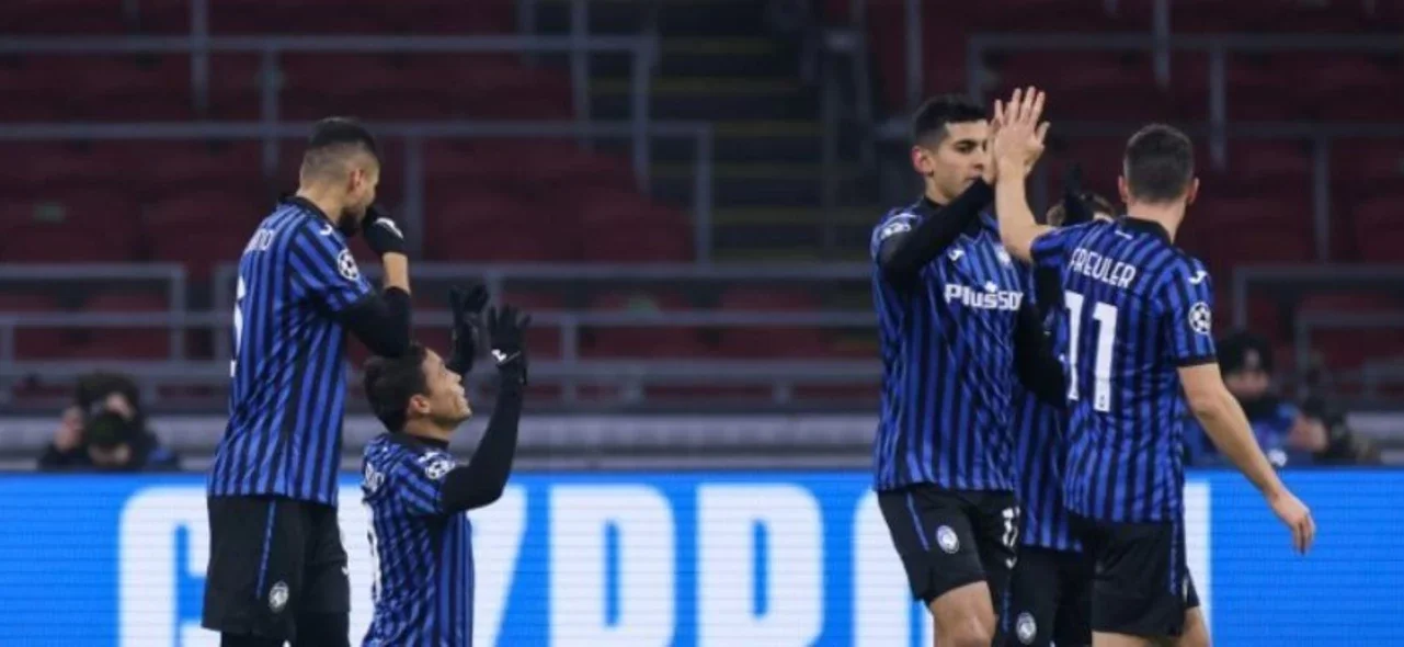 En Atalanta fue titular Duván Zapata, mientras que Luis Fernando Muriel y Johan Mojica fueron suplentes/ AFP