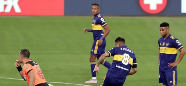 Los colombianos de Boca Juniors en el juego tras fallecimiento de Maradona / Foto AFP