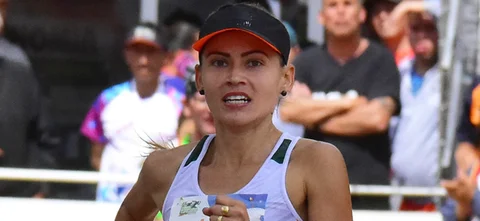 Carolina Tabares en busca de la victoria en la carrera San Silvestre de Chía 2019 / Foto: IMRD Chía