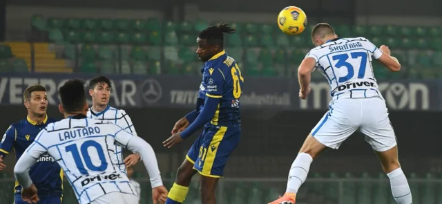 Inter pelea el liderato con Milán/ Inter