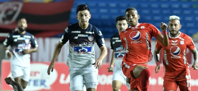 Junior registra 10 casos de Covid-19, 7 jugadores y 3 del cuerpo técnico / Foto VizzorImage