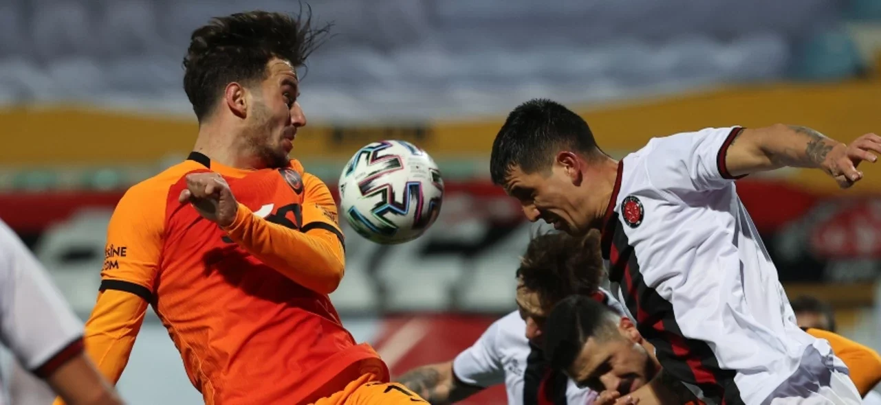 Mevlüt Erdinc marcó el gol de la victoria / AFP